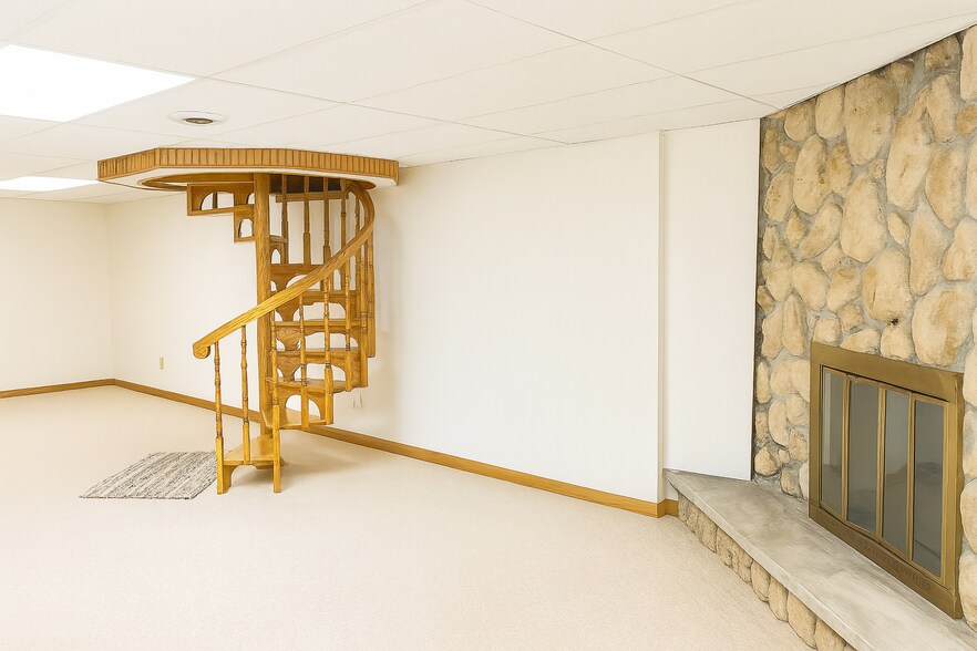 Building Photo - 2735 Alder Creek Dr N
