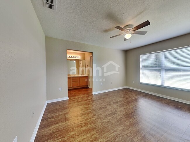 Building Photo - 6925 Krenson Oaks St