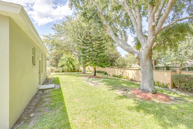 Building Photo - 2500 Azzurra Ln