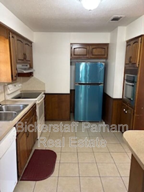 Building Photo - 703 Winall Dr