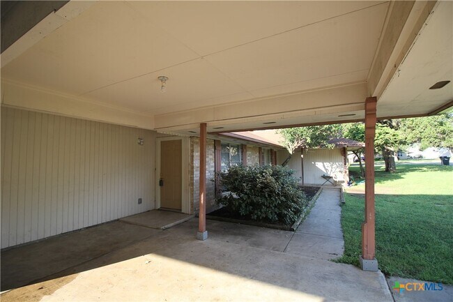 Building Photo - 317 Briarwood Dr