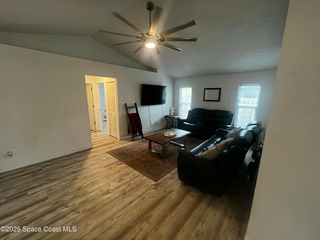 Building Photo - 2300 Hickory Dr