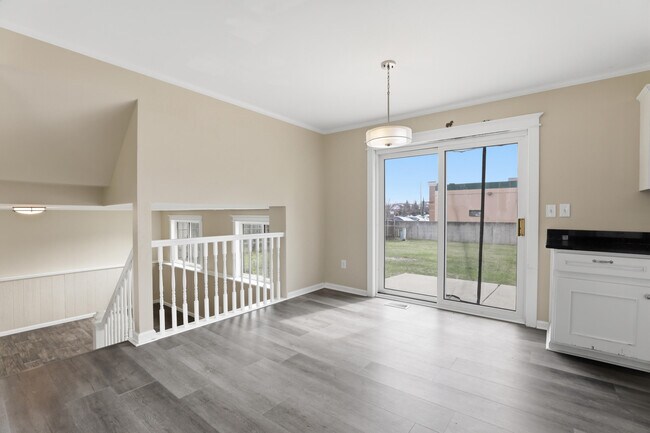 Building Photo - 41427 Larimore Ln