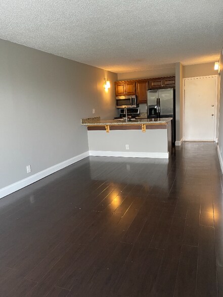 Building Photo - 2701 Riverside Dr