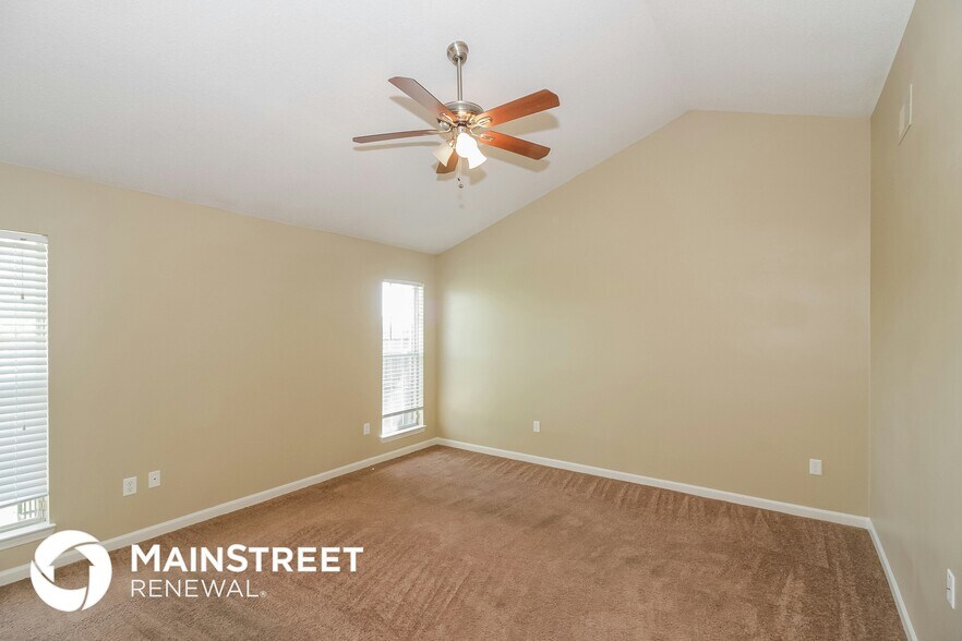 Building Photo - 1647 Sarah Ann Dr W