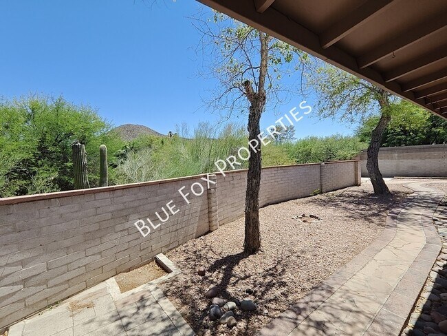 Building Photo - 2781 W Calle Carapan