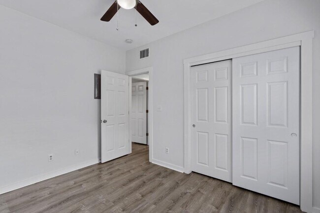 Building Photo - 2106 Cullen Ave