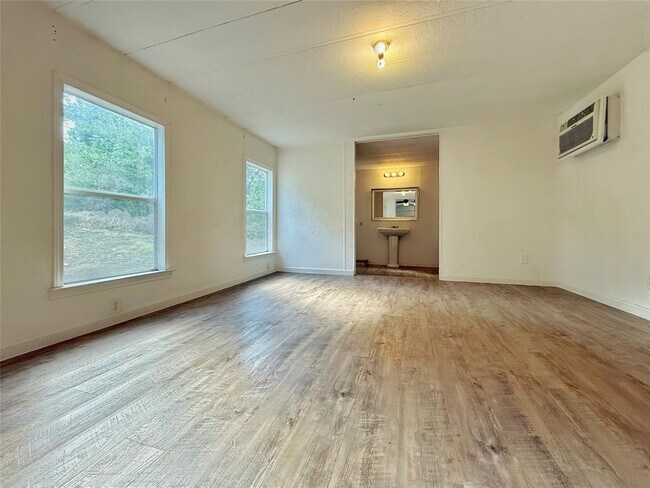 Building Photo - 10601 Ridge Rim Dr