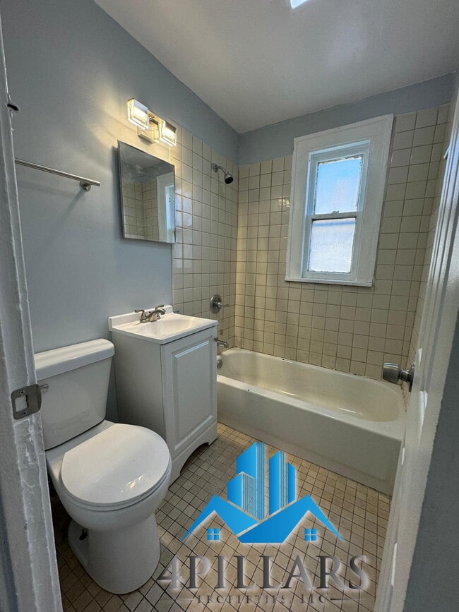 Building Photo - 1115 W 150th St