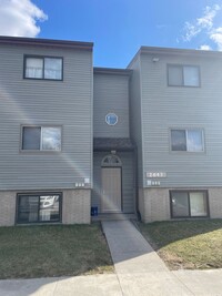 Building Photo - 1 Bedroom Apartment - Close to Schools, Sh...