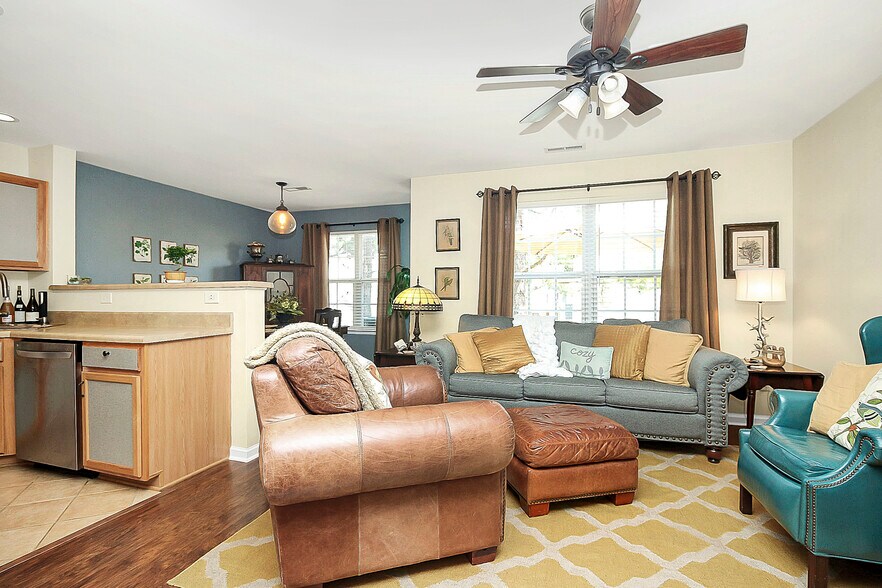 Building Photo - 2292 Hanover Ct
