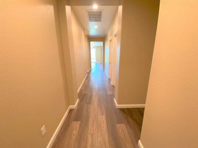 Building Photo - 4422 Andrea Dr