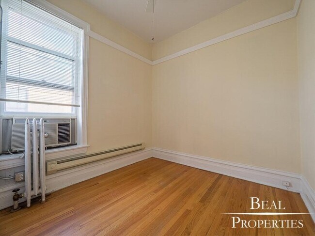 Building Photo - 2 bedroom in CHICAGO IL 60610