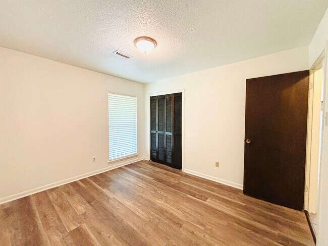Building Photo - 816 Teresa Dr