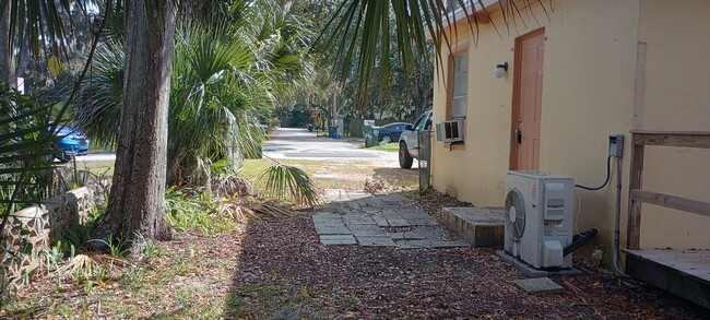 Building Photo - Cozy Studio Daytona Beach