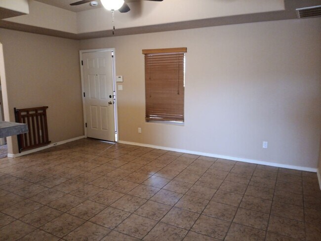 Building Photo - 4 Bedroom, 2 Bathroom! Lovely Home! Schedule a Showing!