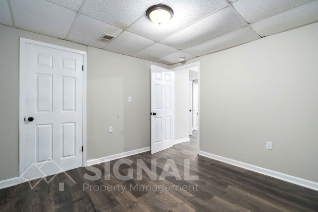 Building Photo - 2827 Arrowhead Cir NE