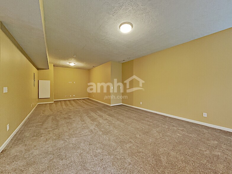 Building Photo - 435 Rocky Crest Dr