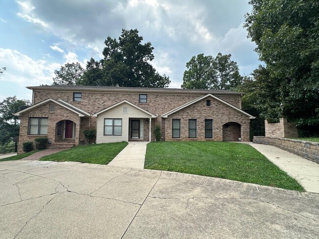 Primary Photo - 3505 Lakeside Ct