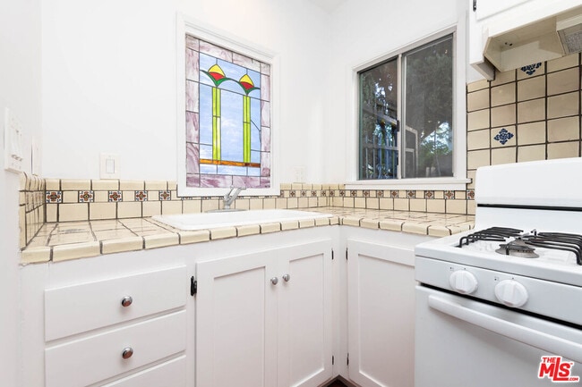 Building Photo - 522 N Alta Vista Blvd