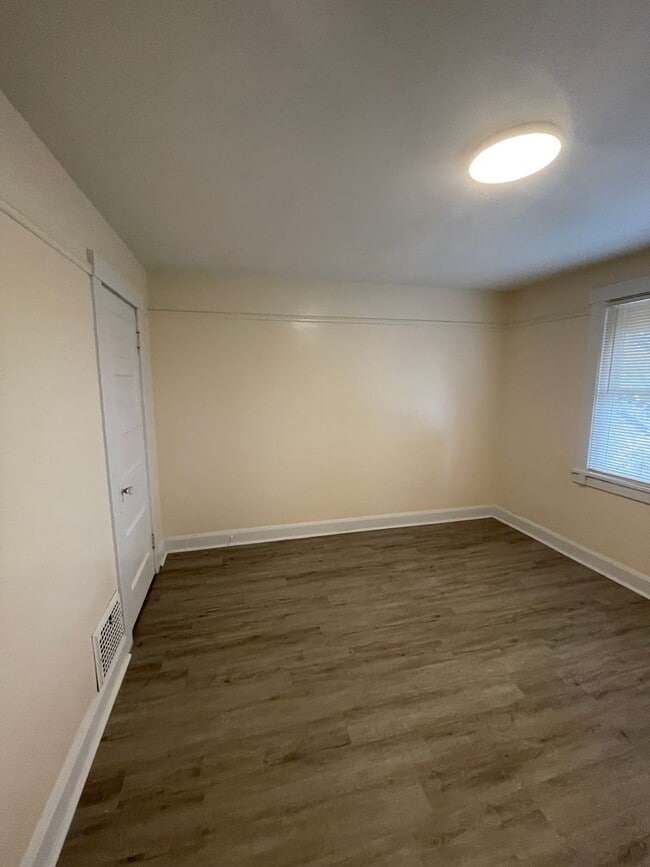 Building Photo - 825 N 6th St