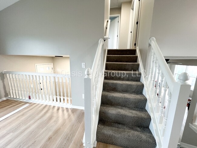 Building Photo - 709 Academy Dr