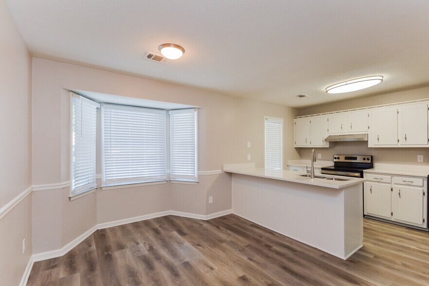 Building Photo - 796 Greenwood Trail SE