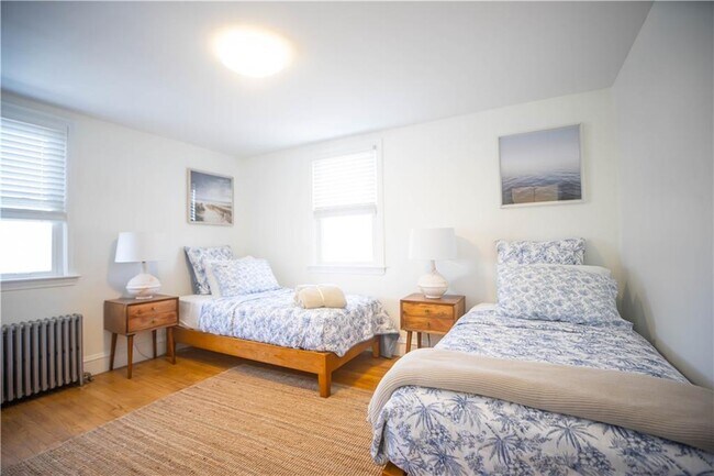 Building Photo - 19-21 Crest St