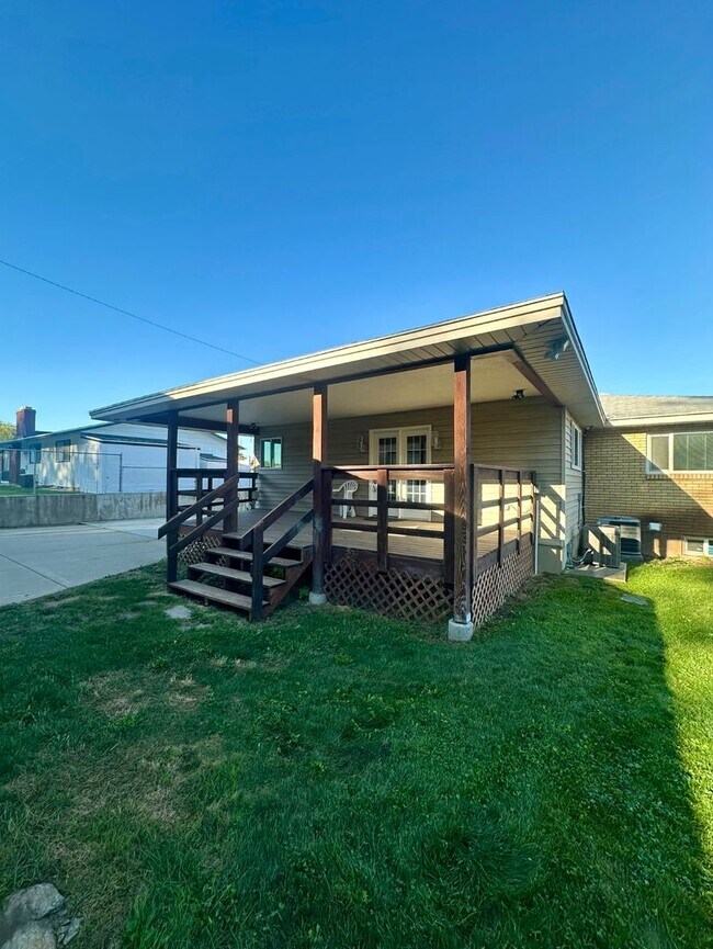 Building Photo - Spacious South Ogden 4 Bed – 2 Kitchens & ...