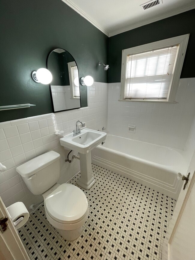 Building Photo - Huisache