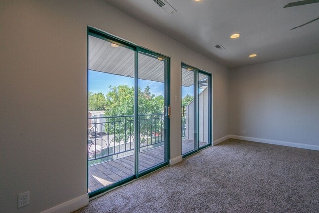 Building Photo - Fully Remodeled Townhome in the Heart of D...
