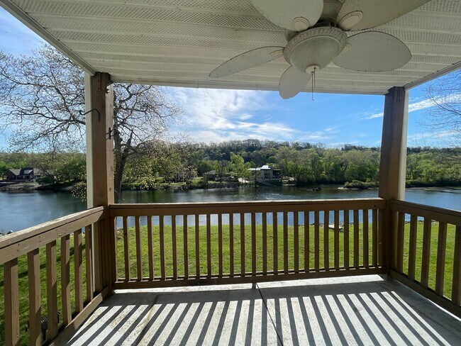 Building Photo - I Bedroom 1 Bath Apartment on Lake Taneycomo in Branson , MO