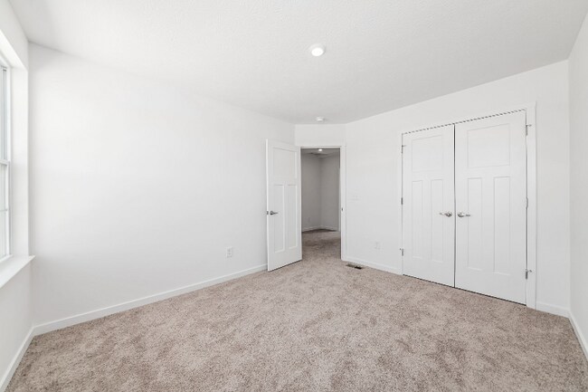 Building Photo - 102 Red Willow Dr
