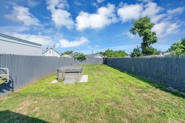 Building Photo - 438 Brookside Ave