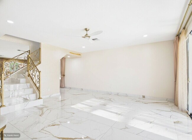 Building Photo - Luxury Awaits with Designer Details