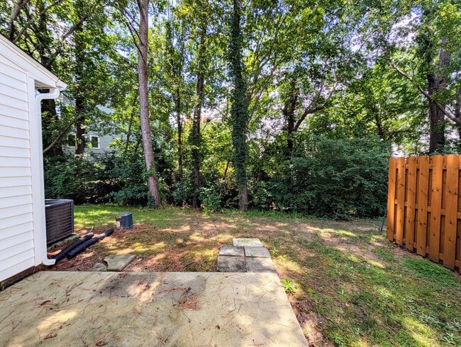 Building Photo - Move-In Ready Townhome with Downstairs Pri...