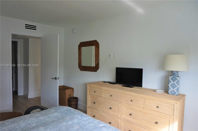 Building Photo - 210 Seaview Dr