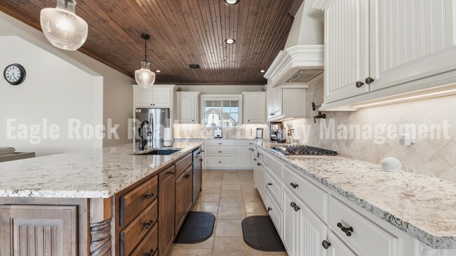 Building Photo - Owasso Executive Home for Rent (6beds/3.5baths)