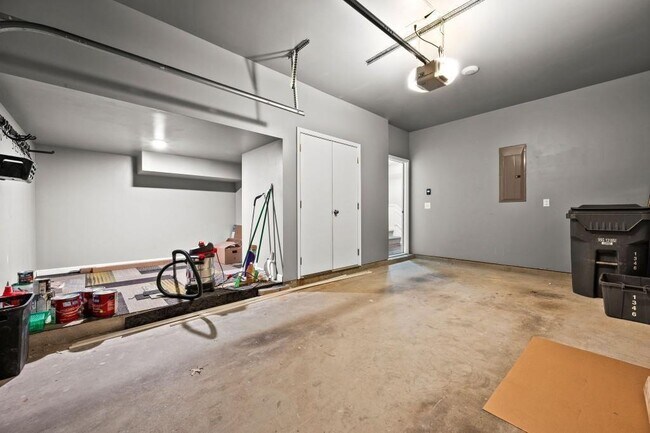 Building Photo - 1346 Thornborough Dr