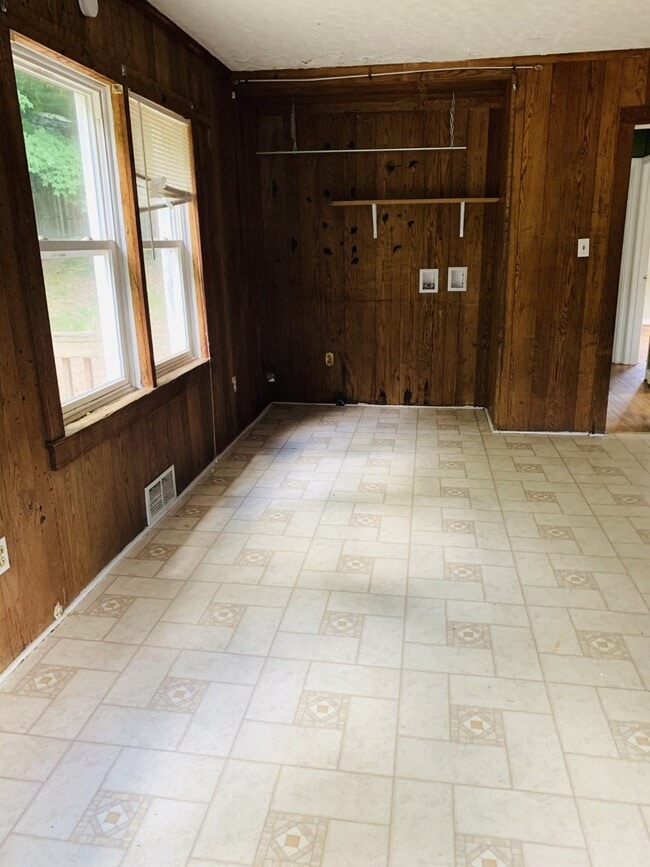 Building Photo - 1236 Sunrise Dr