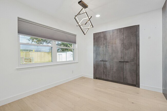 Building Photo - 12417 Quincy Ln