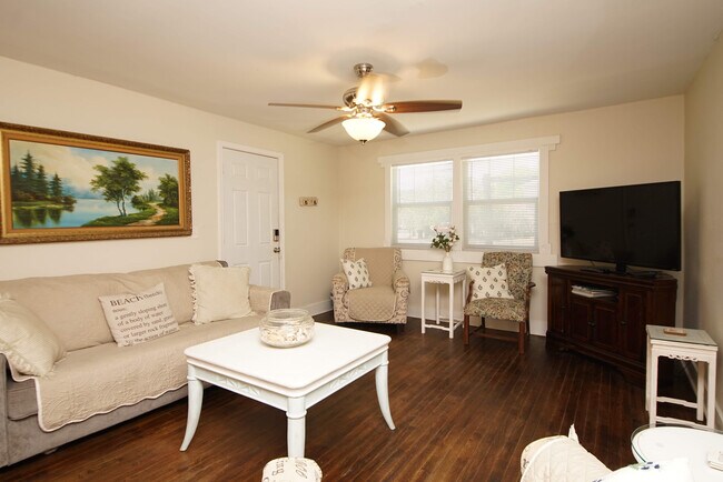 Building Photo - 37 Magnolia Ave SE