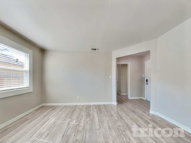 Building Photo - 6335 40th Ave