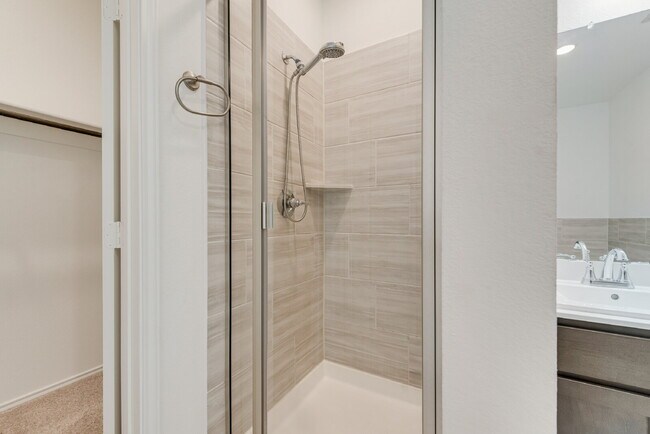 Building Photo - Fantastic newer 3-2-2 in Heartland Master Planned Community