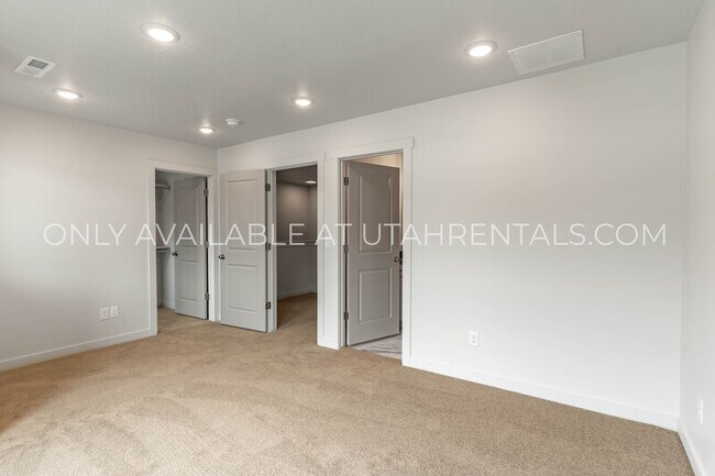 Building Photo - 1786 N 180 E