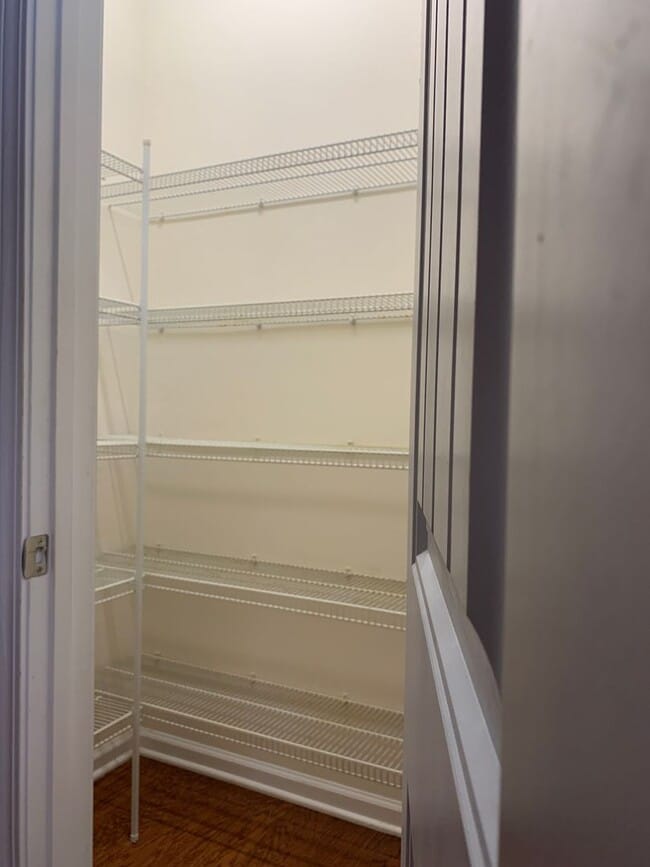 Building Photo - Beautiful 3 Bedroom Townhome in Raleigh near beautiful park! Apply Now!