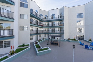 Building Photo - Saxon