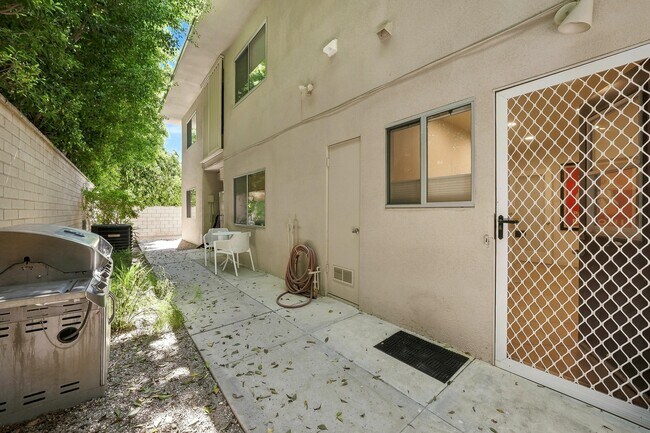 Building Photo - 500 W Arenas Rd