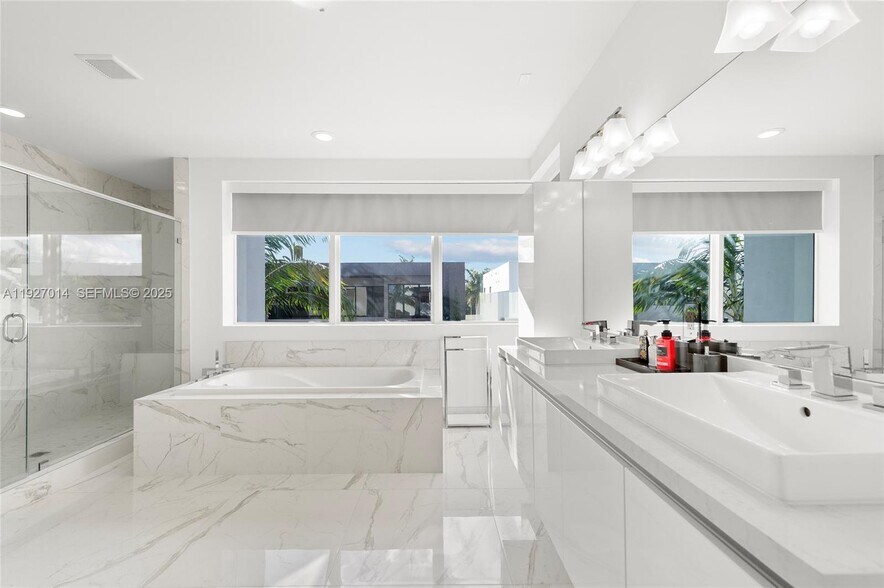 Building Photo - 7455 NW 103rd Pl