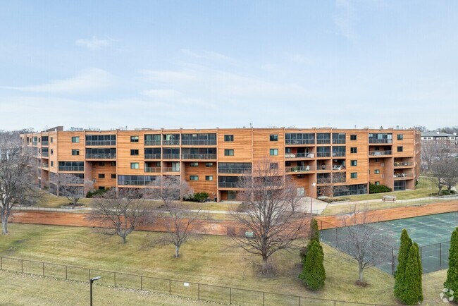 Building Photo - 3320 Louisiana Ave S